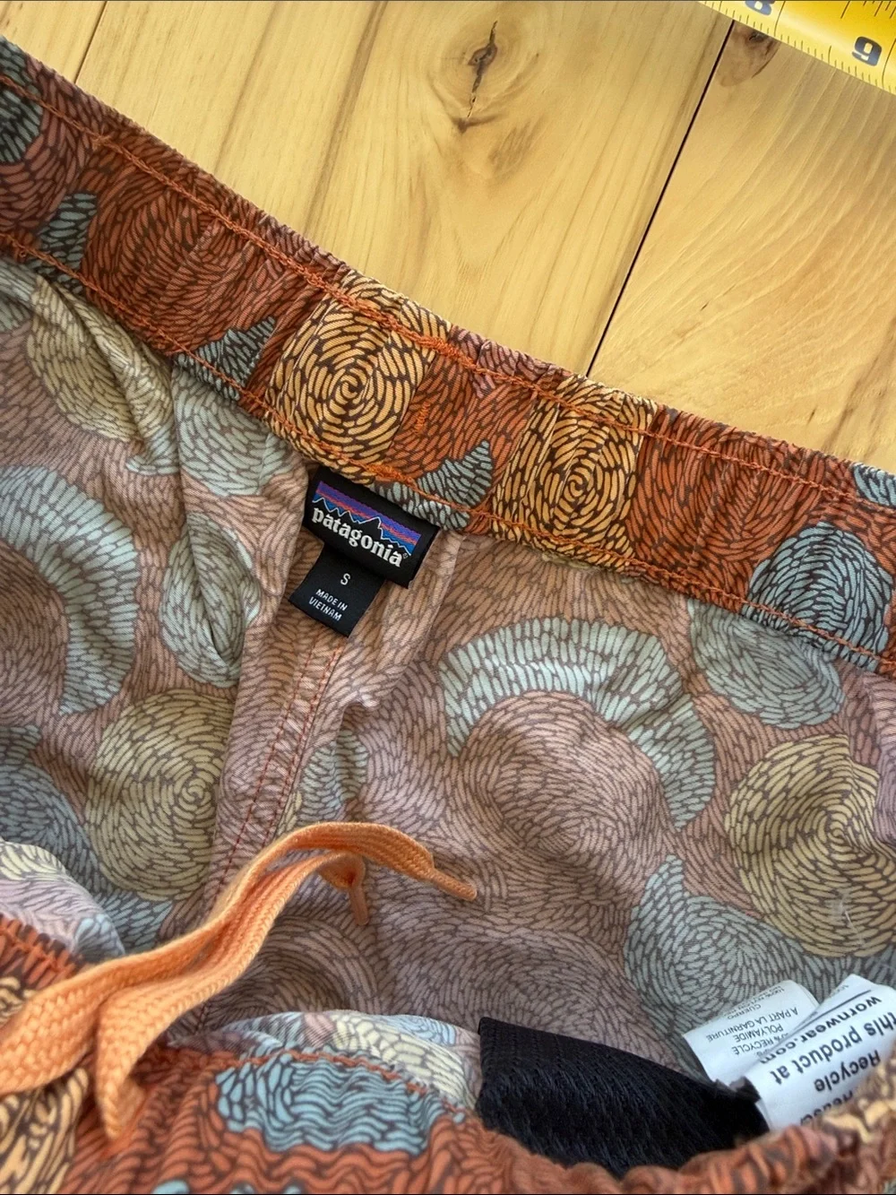Patagonia Women's Small Solar Swirl / Redtail Rust Barley Baggie Shorts